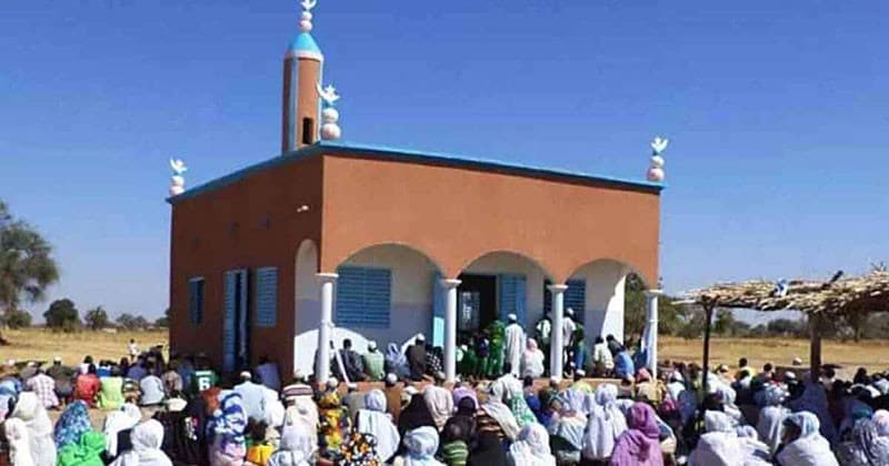 বুরকিনা ফাসোতে নামাজের সময় মসজিদে হামলা, বহু নিহত