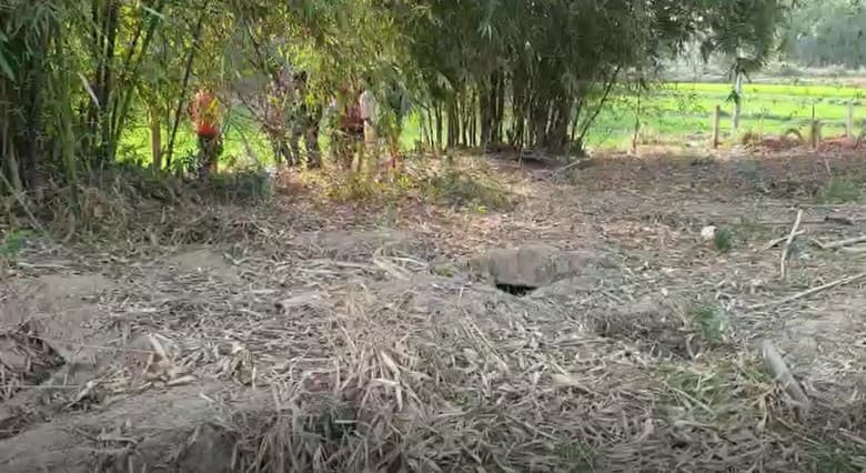 রাতের আধারে কবর খুড়ে ১৬ টি কঙ্কাল চুরি