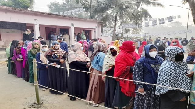 চলছে পঞ্চম ধাপে ২৯ পৌরসভায় ভোটগ্রহণ