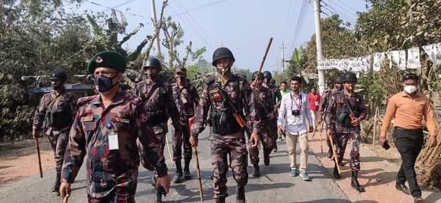 মহেশপুর বিজিবি কর্মকর্তার অসৌজন্যমুলক আচরণে সাংবাদিকদের ক্ষোভ