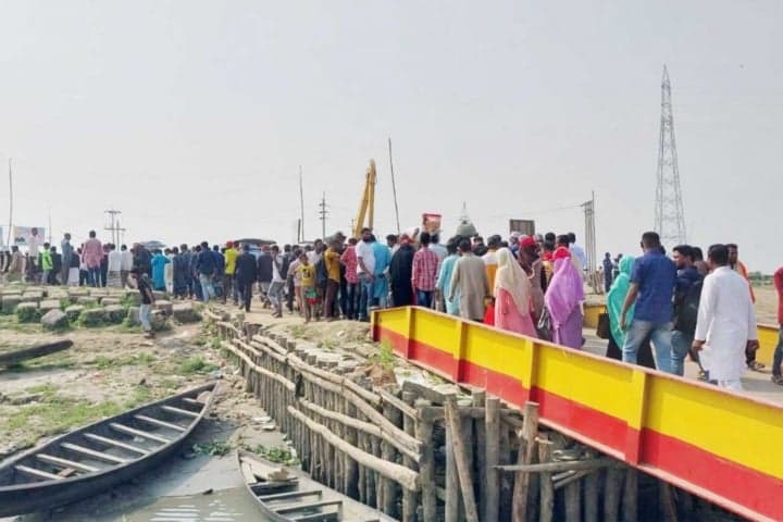 মিঠামইনে প্রধানমন্ত্রীর সমাবেশে মানুষের ঢল