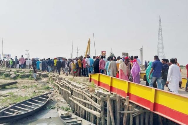 মিঠামইনে প্রধানমন্ত্রীর সমাবেশে মানুষের ঢল