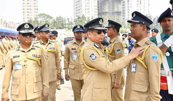 ‘আইজি ব্যাজ' পেলেন কক্সবাজারের অতিরিক্ত পুলিশ সুপার রাসেল
