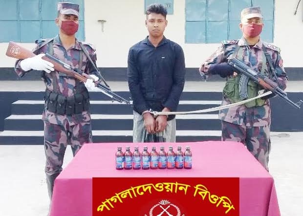 বিজিবির অভিযানে ফেনসিডিলসহ চোরাকারবারী আটক