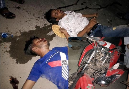 বরিশালে বেপরোয়া গতির মোটরসাইকেল দুর্ঘটনা, আহত-৩