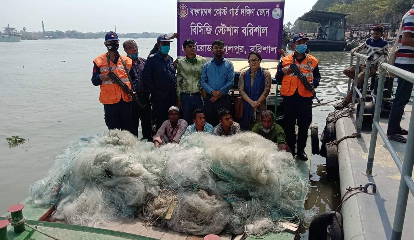 বরিশালে ইলিশের অভয়াশ্রমে অভিযান, আটক ৭