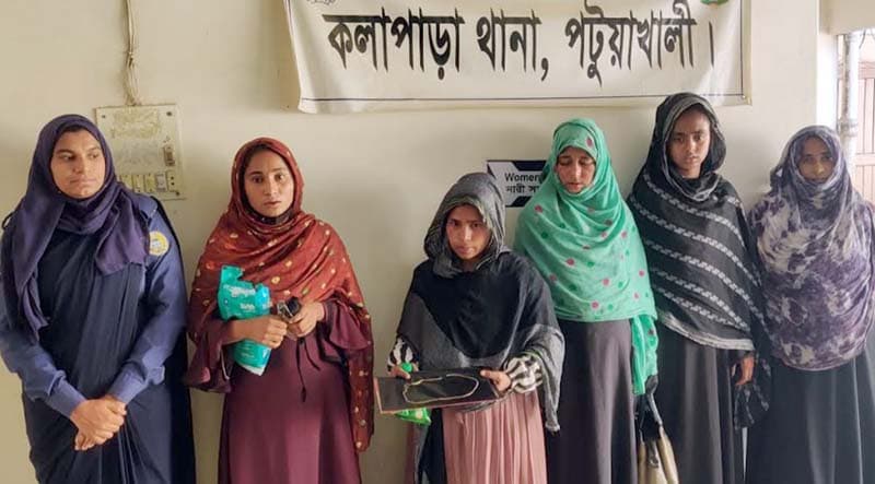 কলাপাড়ায় ছিনতাইকারী চক্রের পাঁচ নারী সদস্য গ্রেপ্তার