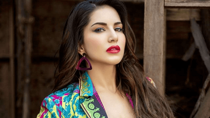 নিষিদ্ধ সানি লিওন