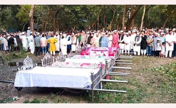 বেইলি রোডে অগ্নিকান্ড: সরাইলে একই পরিবারের ৫ জনকে শেষ বিদায়ে হাজারো মানুষ