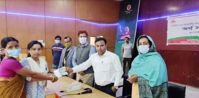 আর্থিক সহায়তা পেল ঠাকুরগাঁওয়ের ৬৫ জন নারী