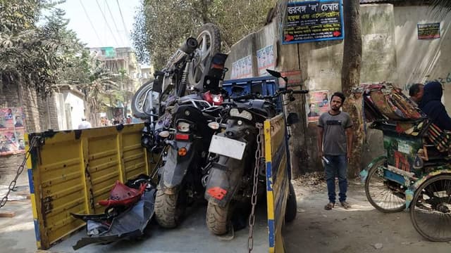 আশুলিয়ায় মসজিদে মাইকিং করে যুবলীগের ওপর হামলা