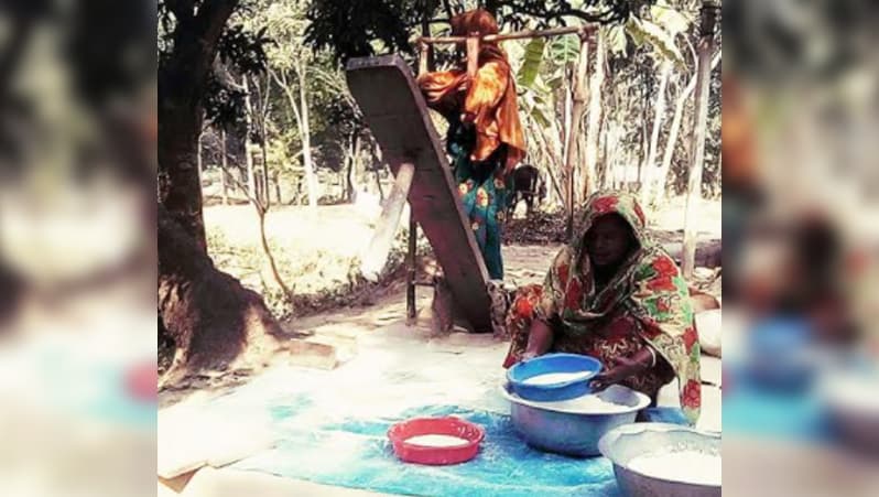 বিলুপ্তপ্রায় গ্রাম বাংলার ‘ঢেঁকি’