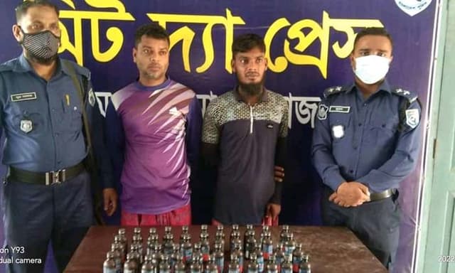 হিলিতে ফেন্সিডিল সহ দুই ভাই আটক