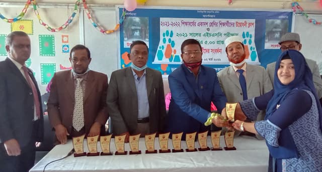 ভূরুঙ্গামারী মহিলা কলেজের জিপিএ ৫ প্রাপ্ত ছাত্রীদের সংবর্ধনা