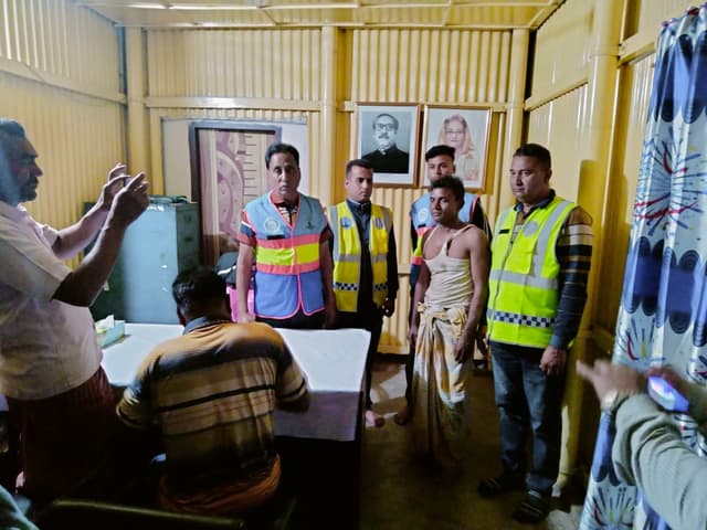 ৯৯৯ এ কল : অপহৃত রজব আলী উদ্ধার করল দৌলতদিয়া নৌ-পুলিশ