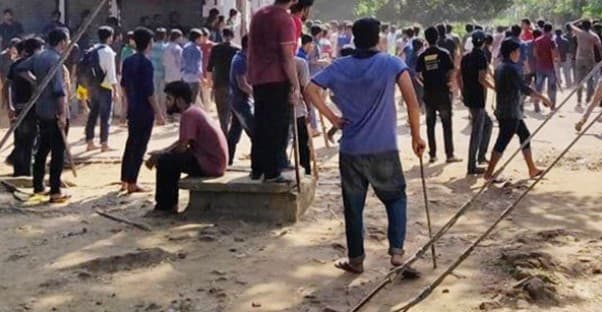 খাটিয়ায় ধাক্কা লাগায় দুই পক্ষের সংঘর্ষ; আহত ১০