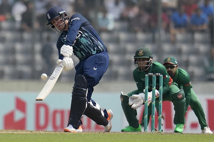 রয়ের সেঞ্চুরিতে বাংলাদেশের দুশ্চিন্তা বাড়াচ্ছে ইংল্যান্ড