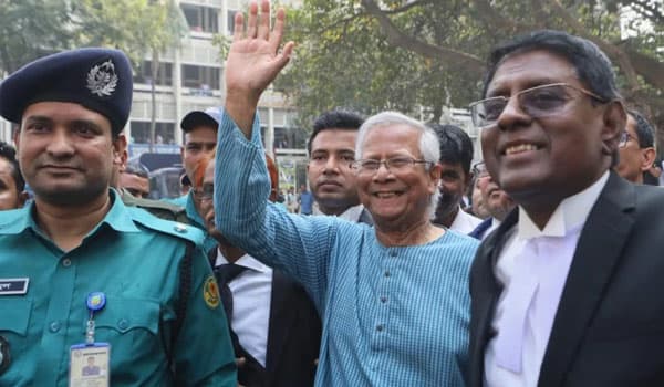 জামিন পেয়ে আদালত প্রাঙ্গণেই যা বললেন ড. ইউনূস