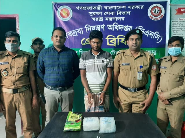 টেকনাফে ২ কেজি 'আইস' নামক নতুন মাদক আটক