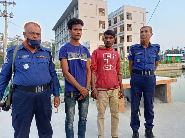কাউখালীতে গাঁজা সেবনের দায়ে দুইজনকে ১৫ দিনের সাজা