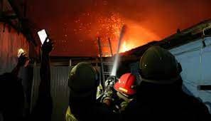 ইন্দোনেশিয়ায় তেলের ডিপোতে আগুন, নিহত অন্তত ১৭