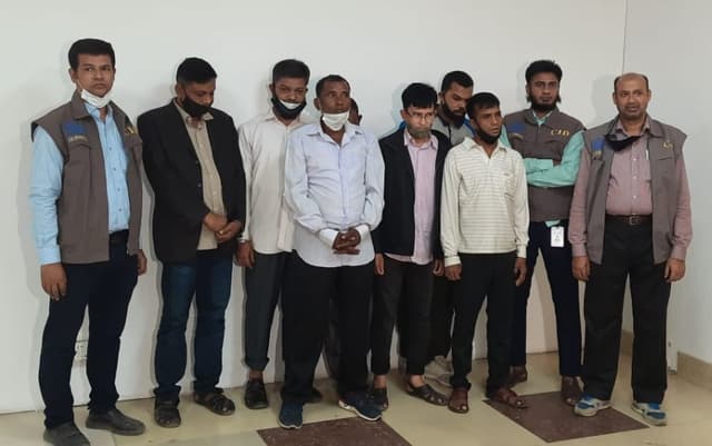 রাজধানীতে মলমপার্টির মুলহোতাসহ সাত সদস্য গ্রেফতার