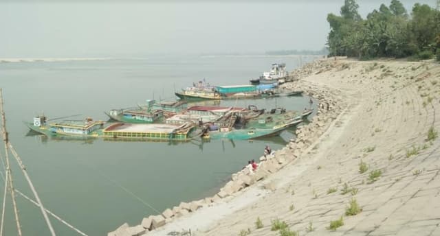 বালু তোলায় ৬ বলগেট মালিককে সাড়ে চার লাখ টাকা জরিমানা