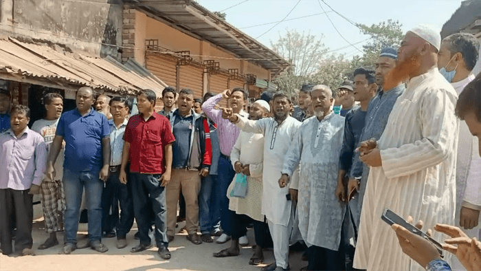 তেলের দাম বৃদ্ধির প্রতিবাদে হিলিতে বিএনপির বিক্ষোভ