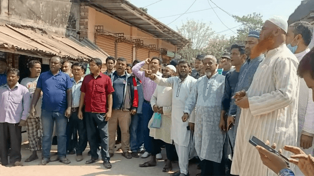 তেলের দাম বৃদ্ধির প্রতিবাদে হিলিতে বিএনপির বিক্ষোভ