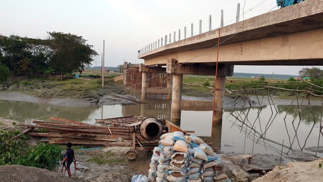 রাঙ্গাবালীতে চার বছরেও শেষ হয়নি সেতু নির্মাণ কাজ