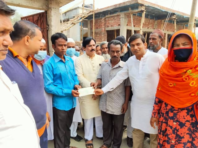 পাঁচবিবিতে মাদ্রাসায় চেক হস্তান্তর করলেন জেলা পরিষদের চেয়ারম্যান