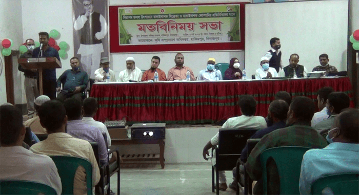 হিলিতে বালাইনাশক বিক্রেতা ও কোম্পানির প্রতিনিধিদের মতবিনিময়