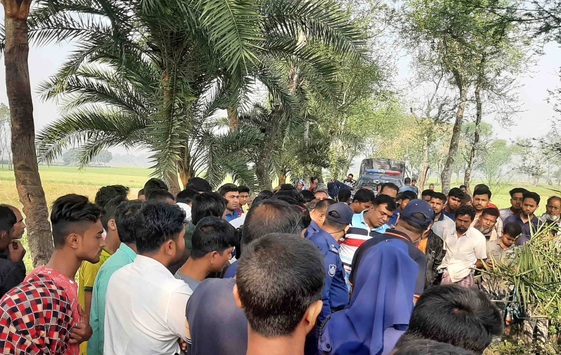 বড়াইগ্রামে অজ্ঞাত যুবকের লাশ উদ্ধার