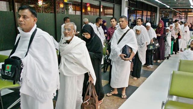 পূরণ হয়নি হজের কোটা,  প্রাক-নিবন্ধনের টাকা ফেরতের আবেদন !