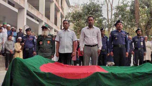 ডাসারে রাষ্ট্রীয় মর্যাদায় বীর মুক্তিযোদ্ধা আঃ মতলব শরীফকে দাফন
