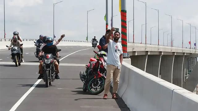 পদ্মাসেতুতে মোটরসাইকেল চলার অনুমতি দেওয়ার ভাবনা নেই : কাদের