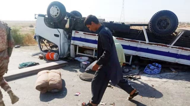 পাকিস্তানে পুলিশ ভ্যানে বোমা হামলা, নিহত ৯