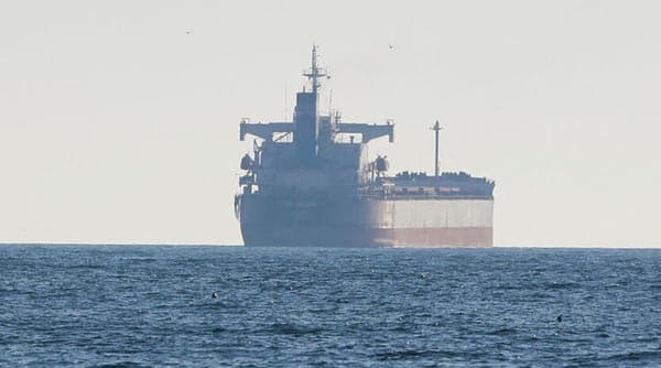 যুক্তরাষ্ট্রের জাহাজ লক্ষ্য করে হামলা হুথি বিদ্রোহীদের