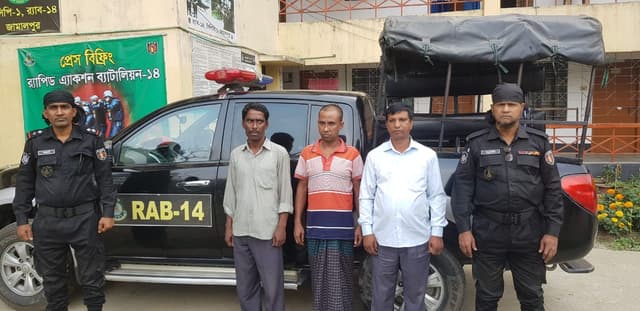 ইসলামপুরে কষ্টি পাথরের মূর্তিসহ আটক তিন