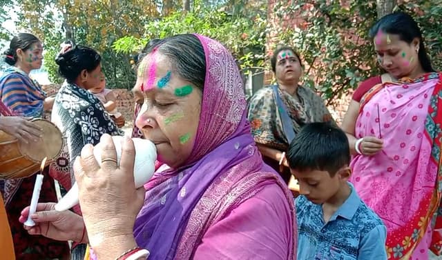 কলাপাড়ায় হলি উৎসব উদযাপিত