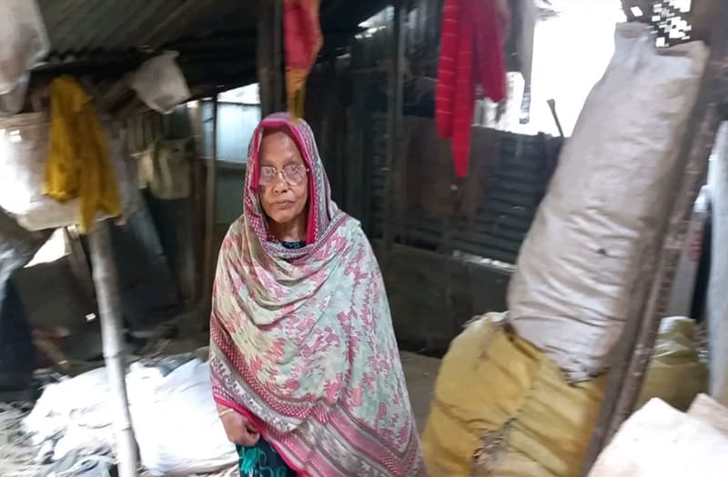 জীবনের শেষ বেলায় ছকিনা বেগম একটি সরকারি ঘর চায়!