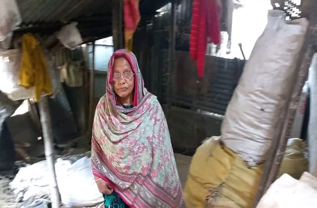 জীবনের শেষ বেলায় ছকিনা বেগম একটি সরকারি ঘর চায়!