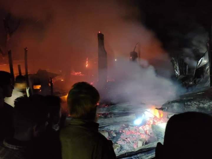 বড়াইগ্রামে আগুনে পুড়ে মা ও দুই শিশু নিহত আহত ২