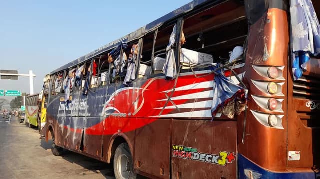 ফরিদপুরে বাস উল্টে নিহত ৩, আহত ৩০