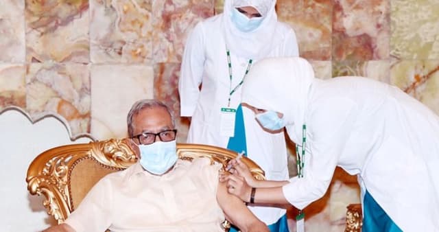 করোনার টিকা নিলেন রাষ্ট্রপতি