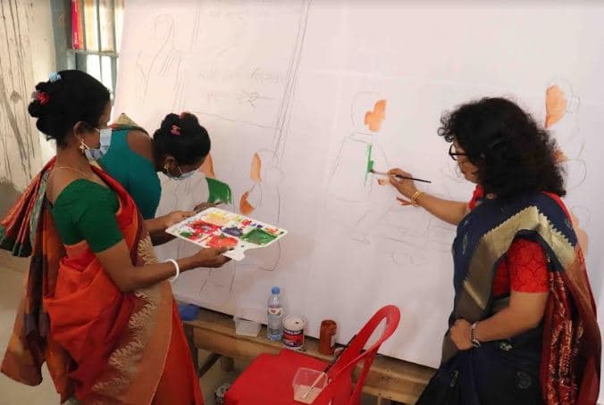 পিরোজপুরে তৃণমূল নারীদের কর্মকান্ডের ছবি এঁকে ক্যানভাস তৈরি