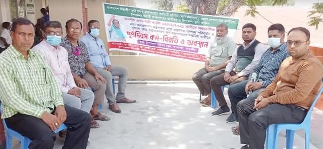 আশাশুনিতে সরকারি কর্মচারীদের কর্মবিরতিতে জনভোগান্তি