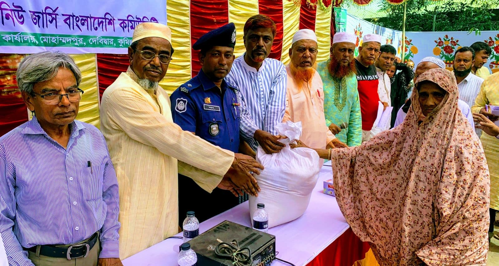 দেবীদ্বারে ৫ শত দরিদ্র পরিবার পেল বন্ধু উন্নয়ন সংস্থার খাদ্য সামগ্রী