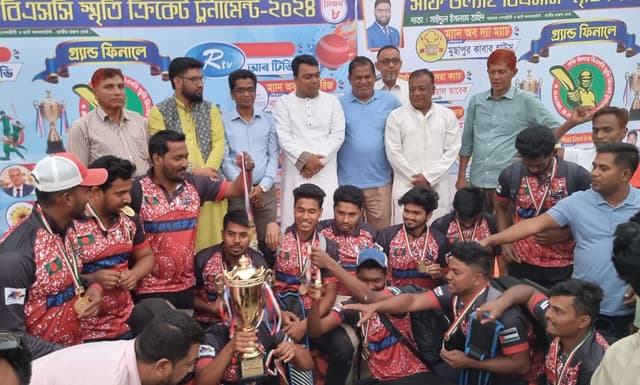 শিক্ষককের স্মৃতি আগলে রাখতে ছাত্রদের ব্যতিক্রমী উদ্যোগ