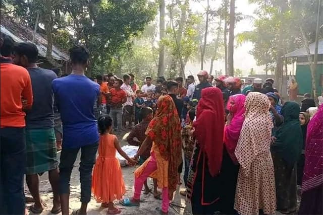 আগুনে পুড়ে ঘুমন্ত গৃহবধূর মৃত্যু